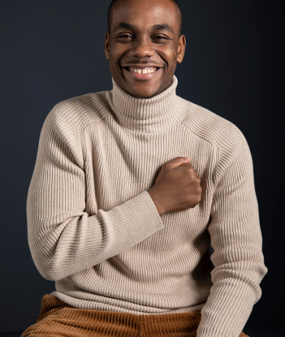 portrait-smiley-man-sitting